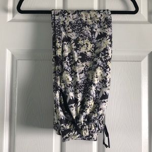 lululemon Flower Jet Crop Slim